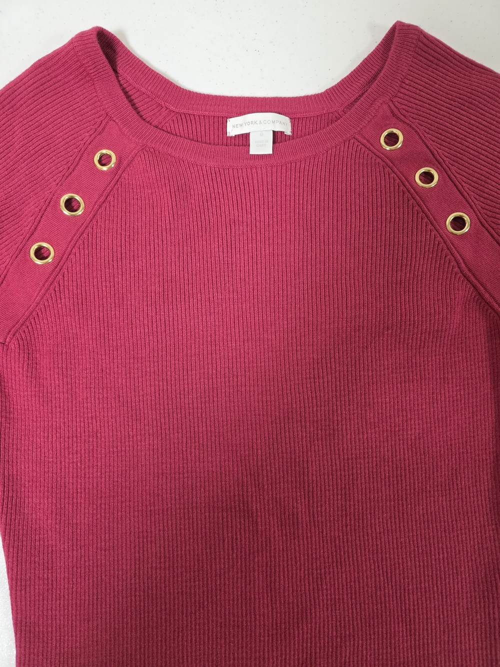NEW YORK & COMPANY Ribbed Sweater w/ Gold Shoulder Grommets Raspberry MEDIUM - Picture 5 of 10